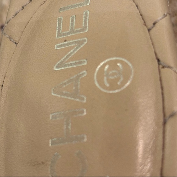 2010 Vintage CHANEL Camellia Straw Beige Leather Slide Sandals with Short Heel!! - Picture 5 of 5
